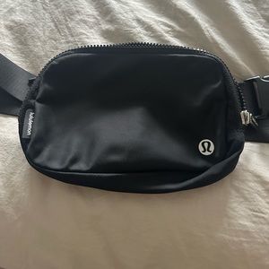 Lululemon Everywhere Belt Bag 1L